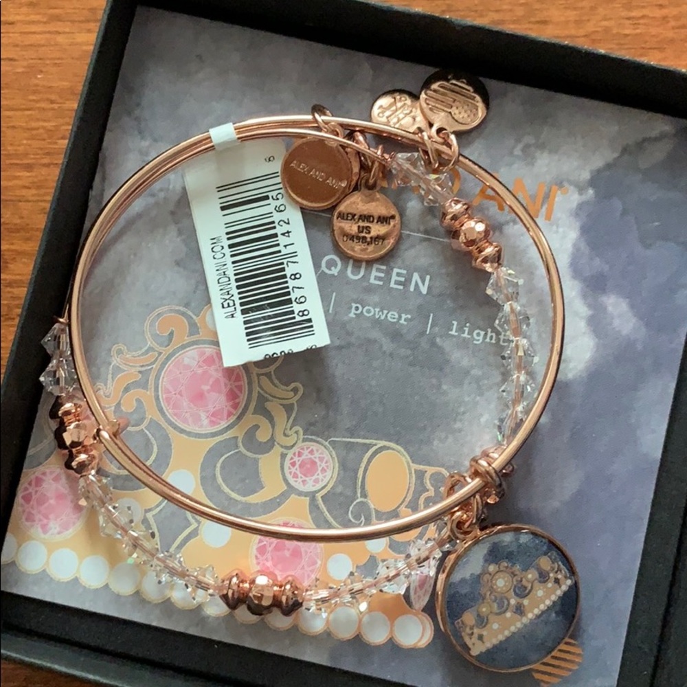 BRAND NEW ALEX AND ANI QUEEN SET